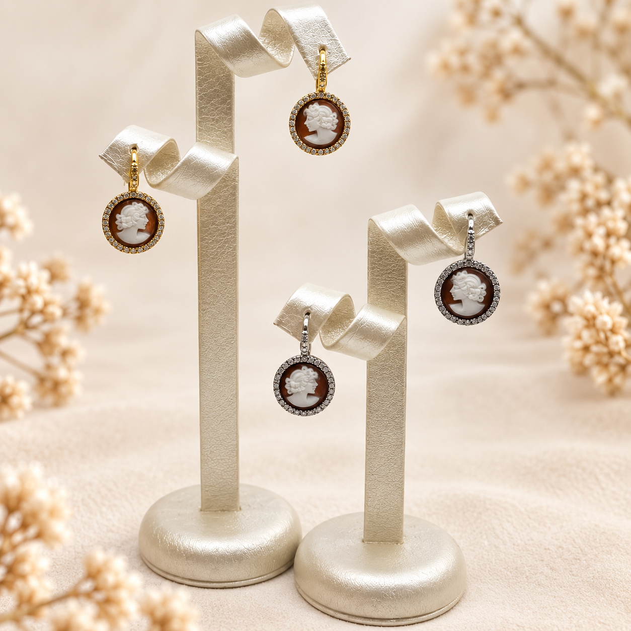 Orecchini Cammeo 12 mm Modello Sorrento Dame con Zirconi Monachelle in Argento 925 - Disponibili in 2 Finiture