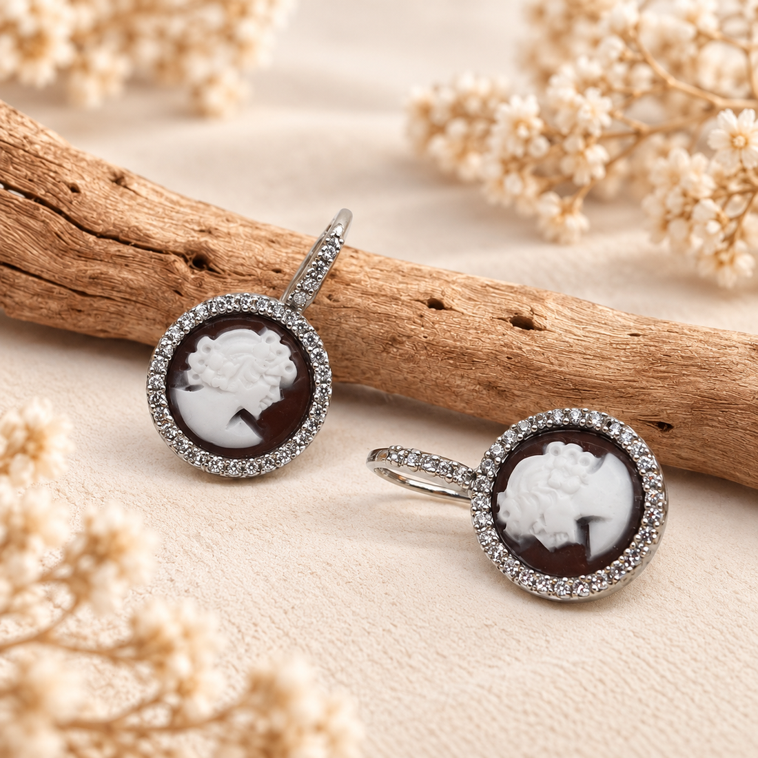 Orecchini Cammeo 12 mm Modello Sorrento Dame con Zirconi Monachelle in Argento 925 - Disponibili in 2 Finiture