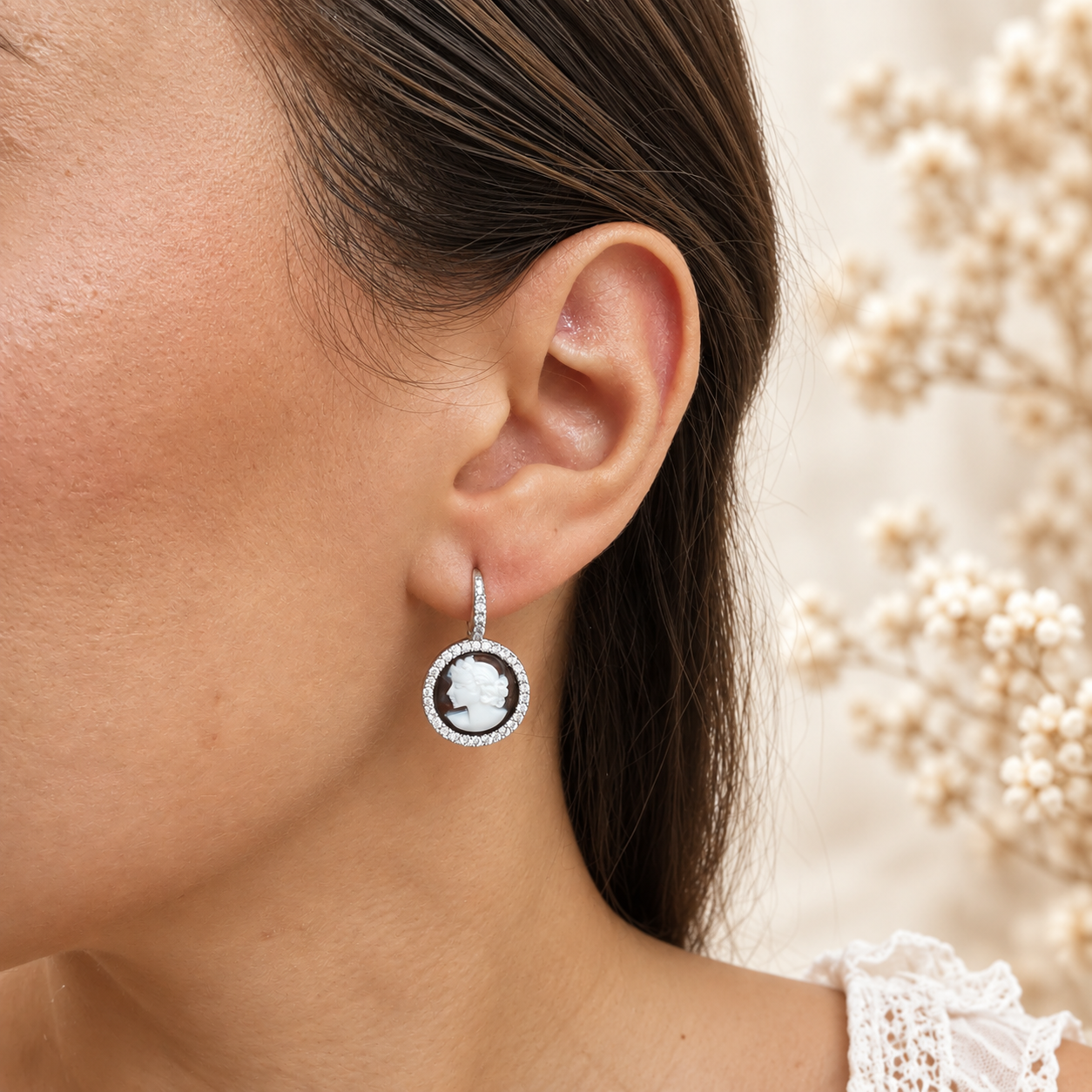 Orecchini Cammeo 12 mm Modello Sorrento Dame con Zirconi Monachelle in Argento 925 - Disponibili in 2 Finiture