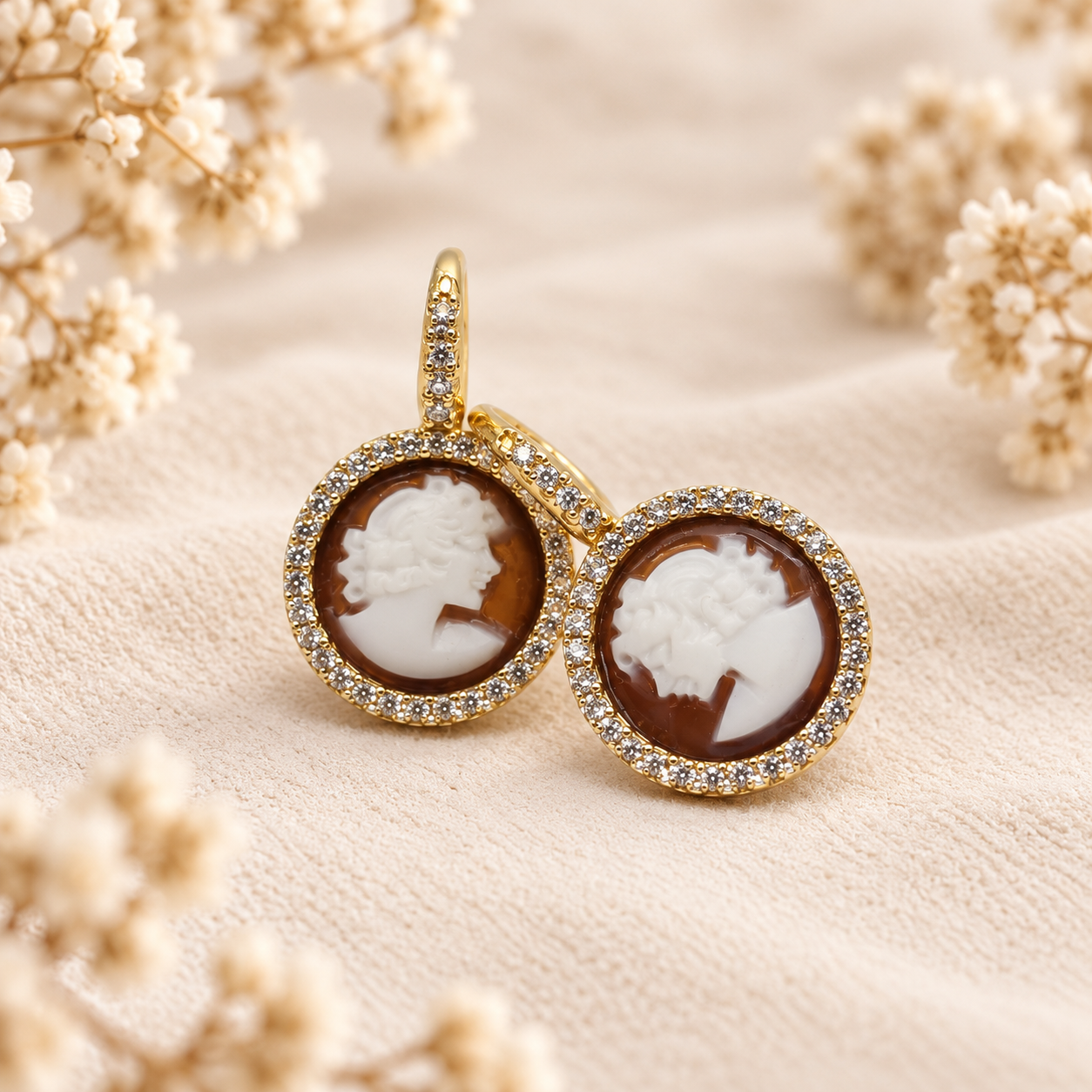 Orecchini Cammeo 12 mm Modello Sorrento Dame con Zirconi Monachelle in Argento 925 - Disponibili in 2 Finiture