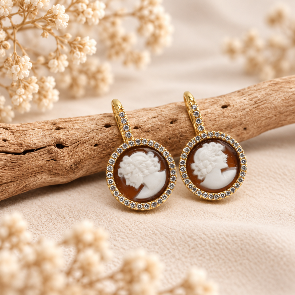 Orecchini Cammeo 12 mm Modello Sorrento Dame con Zirconi Monachelle in Argento 925 - Disponibili in 2 Finiture