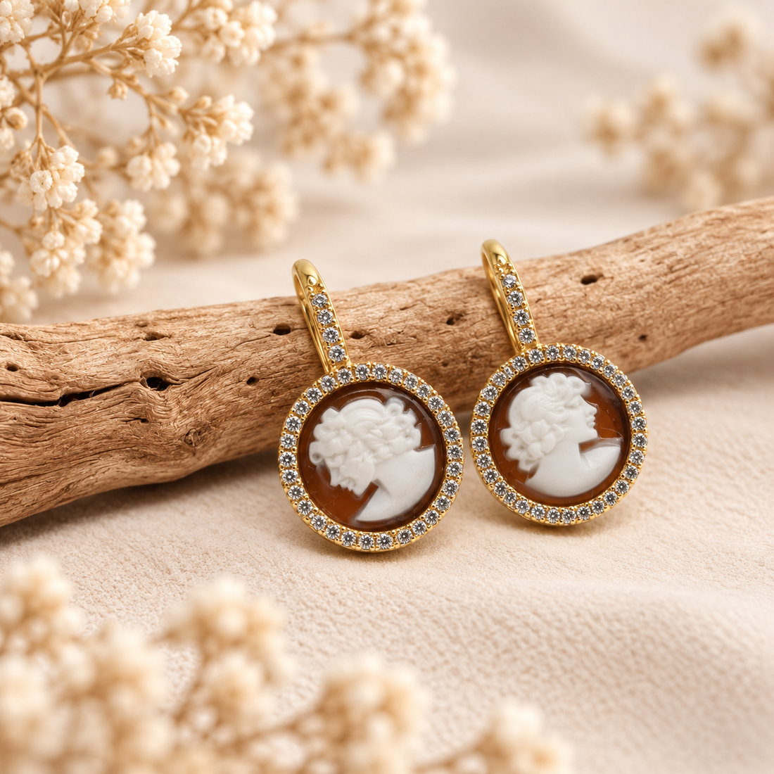Orecchini Cammeo 12 mm Modello Sorrento Dame con Zirconi Monachelle in Argento 925 - Disponibili in 2 Finiture