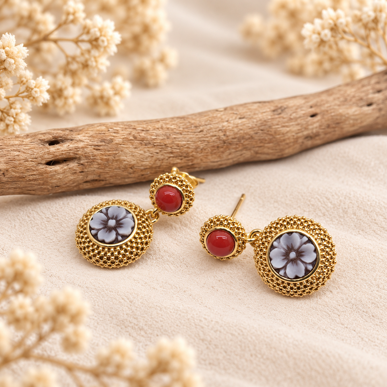 Set Gioielli Composto da Collana con Ciondolo, Anello e Orecchini Corallo e Cammei Quadrifoglio in Argento 925 Placcato in Oro Giallo