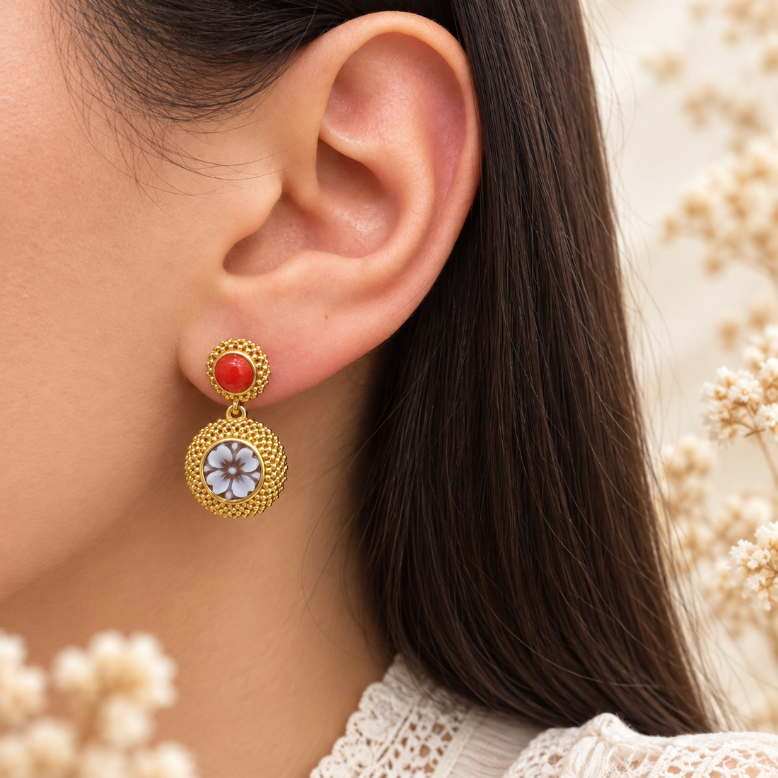 Set Gioielli Composto da Collana con Ciondolo, Anello e Orecchini Corallo e Cammei Quadrifoglio in Argento 925 Placcato in Oro Giallo