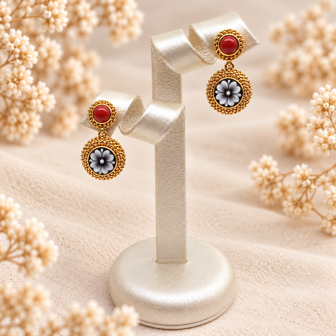 Set Gioielli Composto da Collana con Ciondolo, Anello e Orecchini Corallo e Cammei Quadrifoglio in Argento 925 Placcato in Oro Giallo