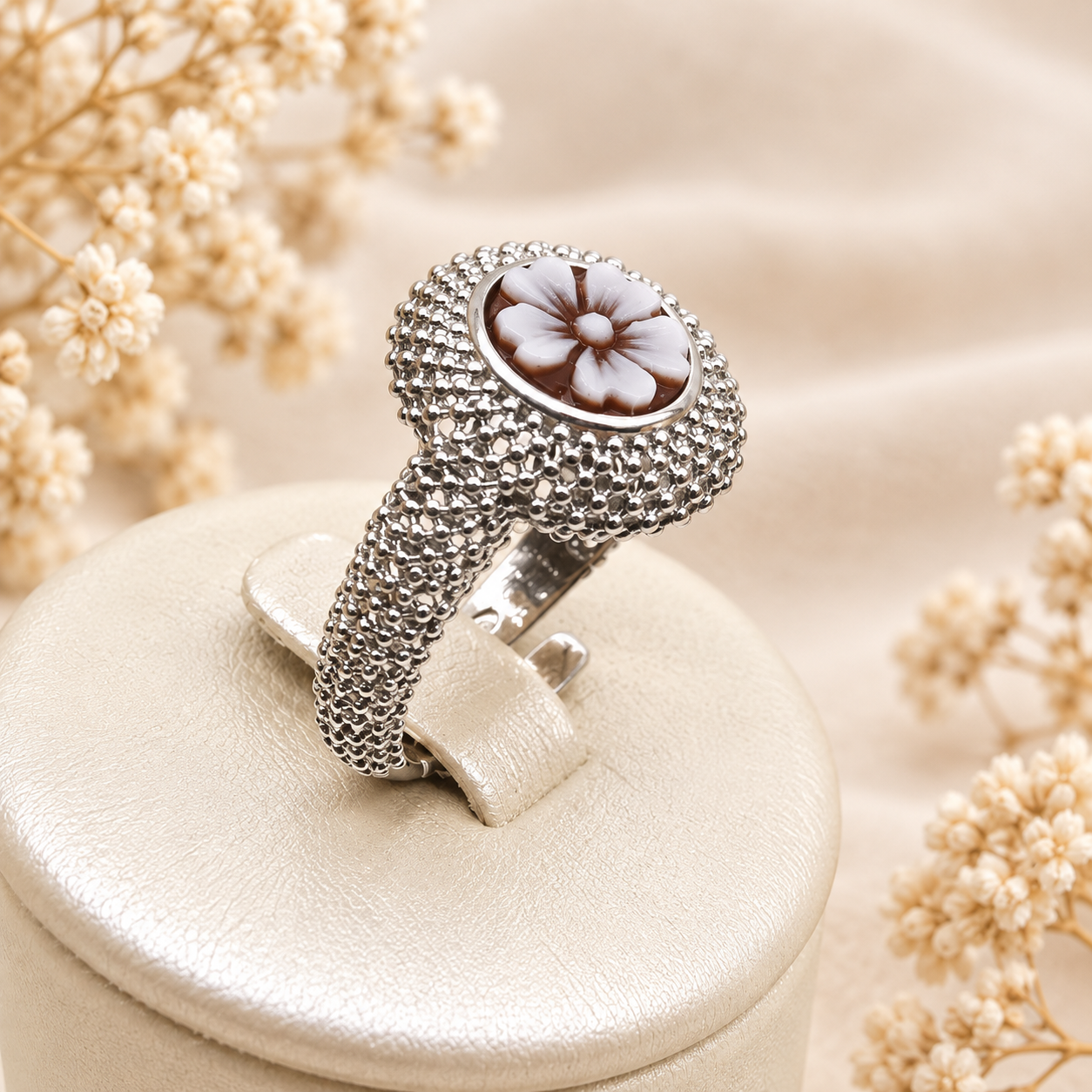 Anello Vesuvio con Cammeo Sardonico Fiore 5 Petali in Argento 925 Rodiato Regolabile