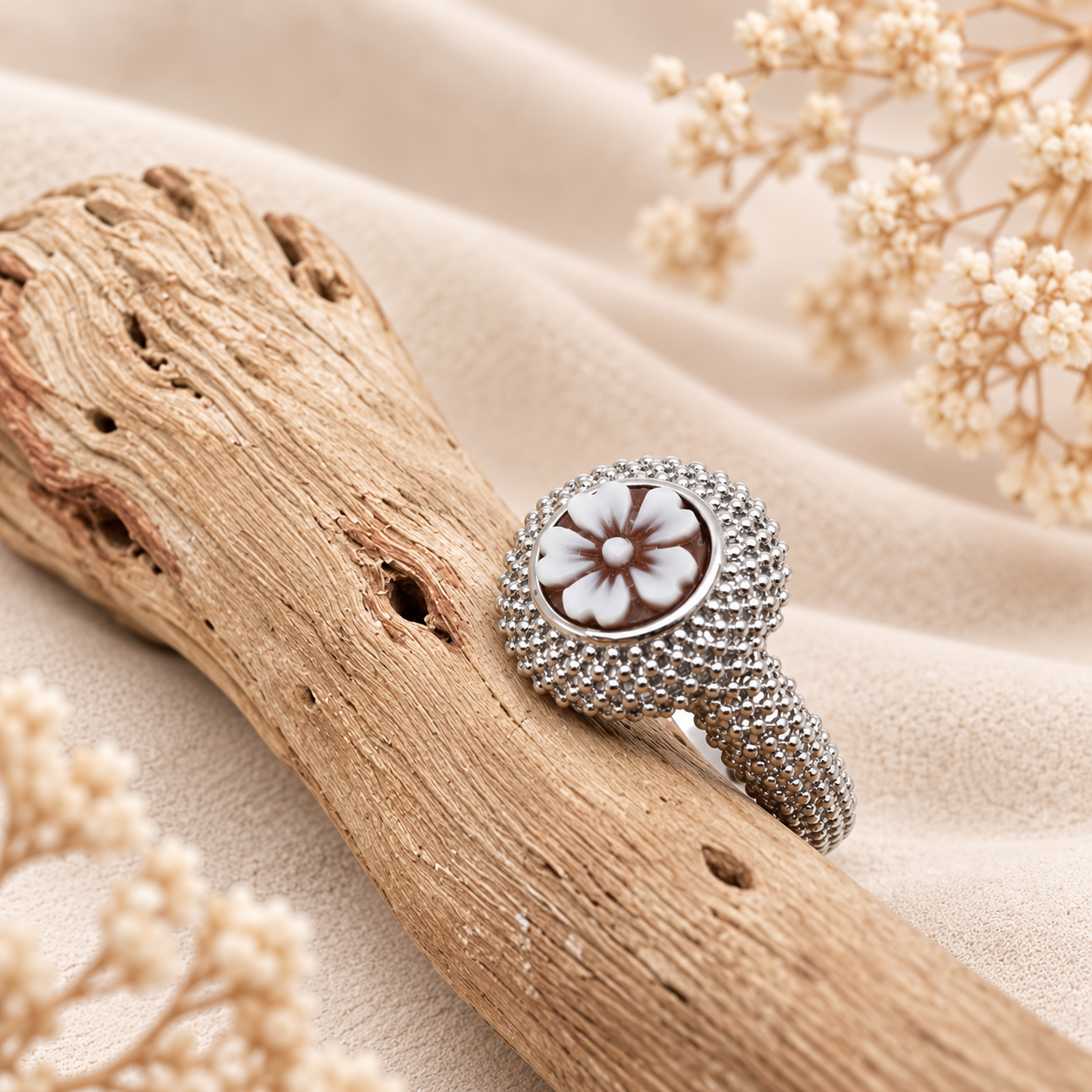 Anello Vesuvio con Cammeo Sardonico Fiore 5 Petali in Argento 925 Rodiato Regolabile