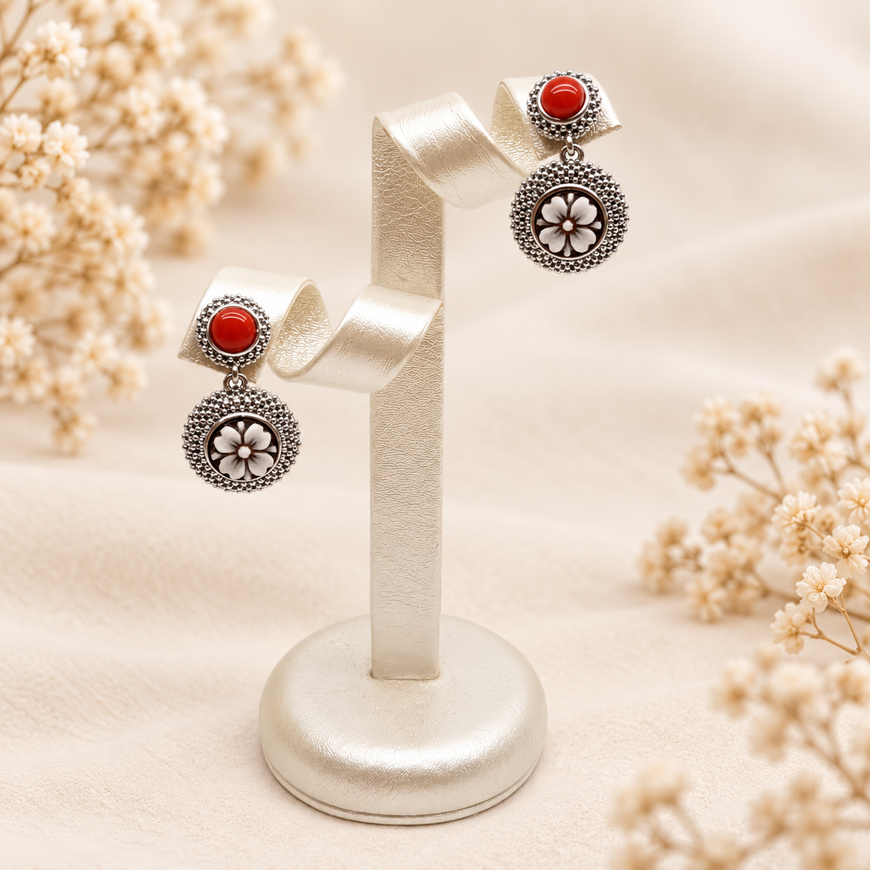 Orecchini Cammeo 8 mm Modello Vesuvio Fiore Quadrifoglio Chiusure a Perno e Farfalline in Argento 925 Rodiato