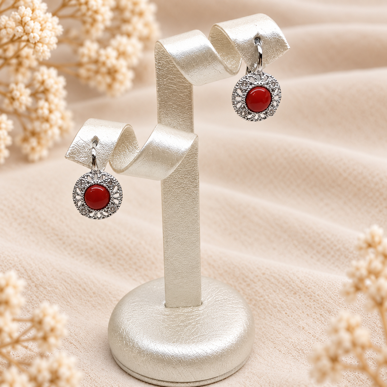 Orecchini Modello Etrusco con Corallo Rosso Naturale e Zirconi in Argento 925 – Disponibili in 2 Finiture