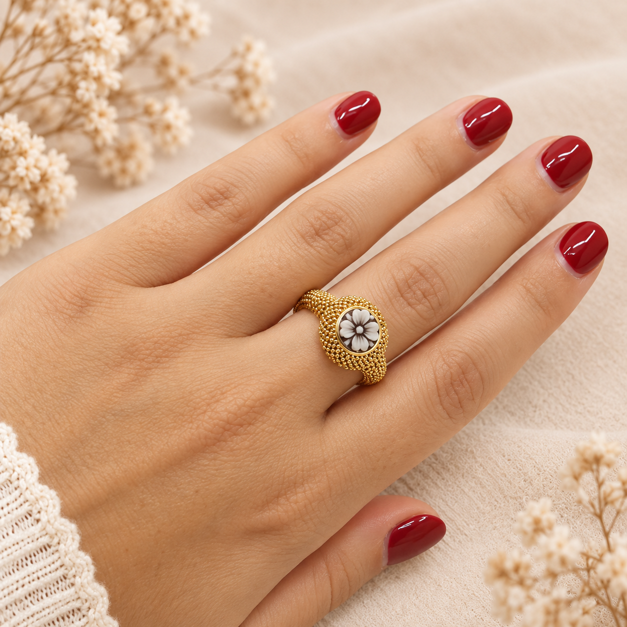 Set Gioielli Composto da Collana con Ciondolo, Anello e Orecchini Corallo e Cammei Quadrifoglio in Argento 925 Placcato in Oro Giallo