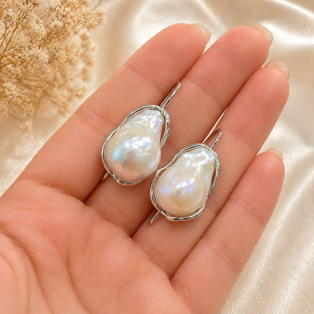 Orecchini in Argento 925 rodiato con Perle Barocche Naturali d'Acqua Dolce e lavorazione artigianale