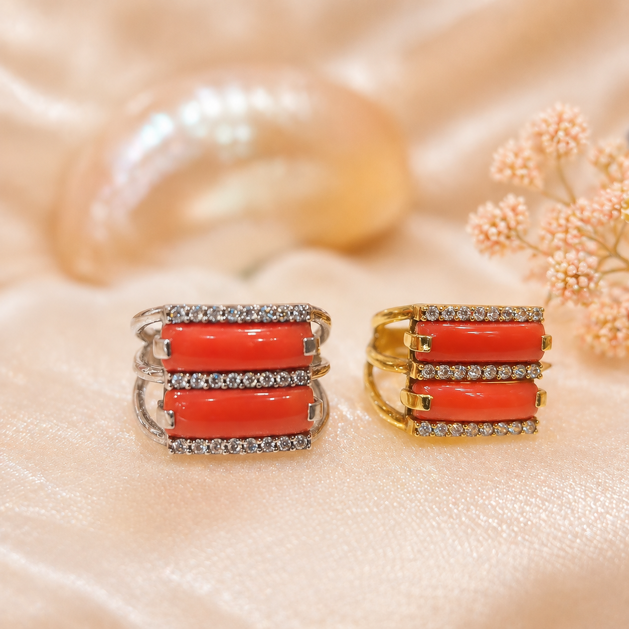 Anello in Argento 925 con doppia fascia di Corallo Rosso Naturale del Mediterraneo e zirconi, finitura dorata e rodiata