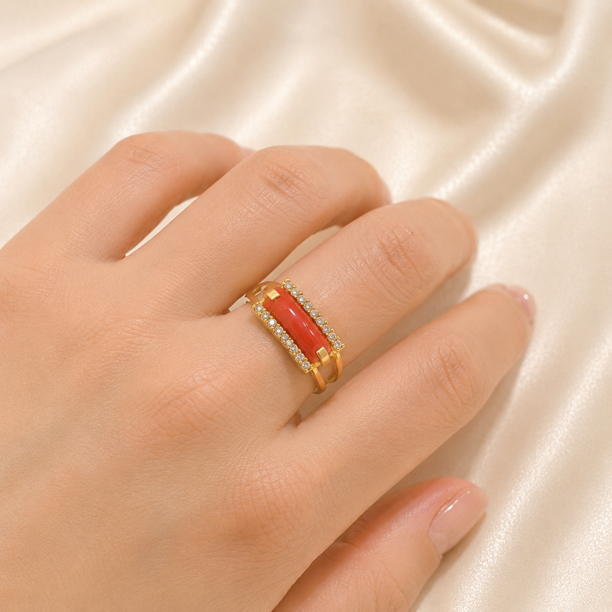 Anello da donna indossato in Argento 925 placcato oro con Corallo Rosso Naturale del Mediterraneo e pavé di zirconi bianchi.