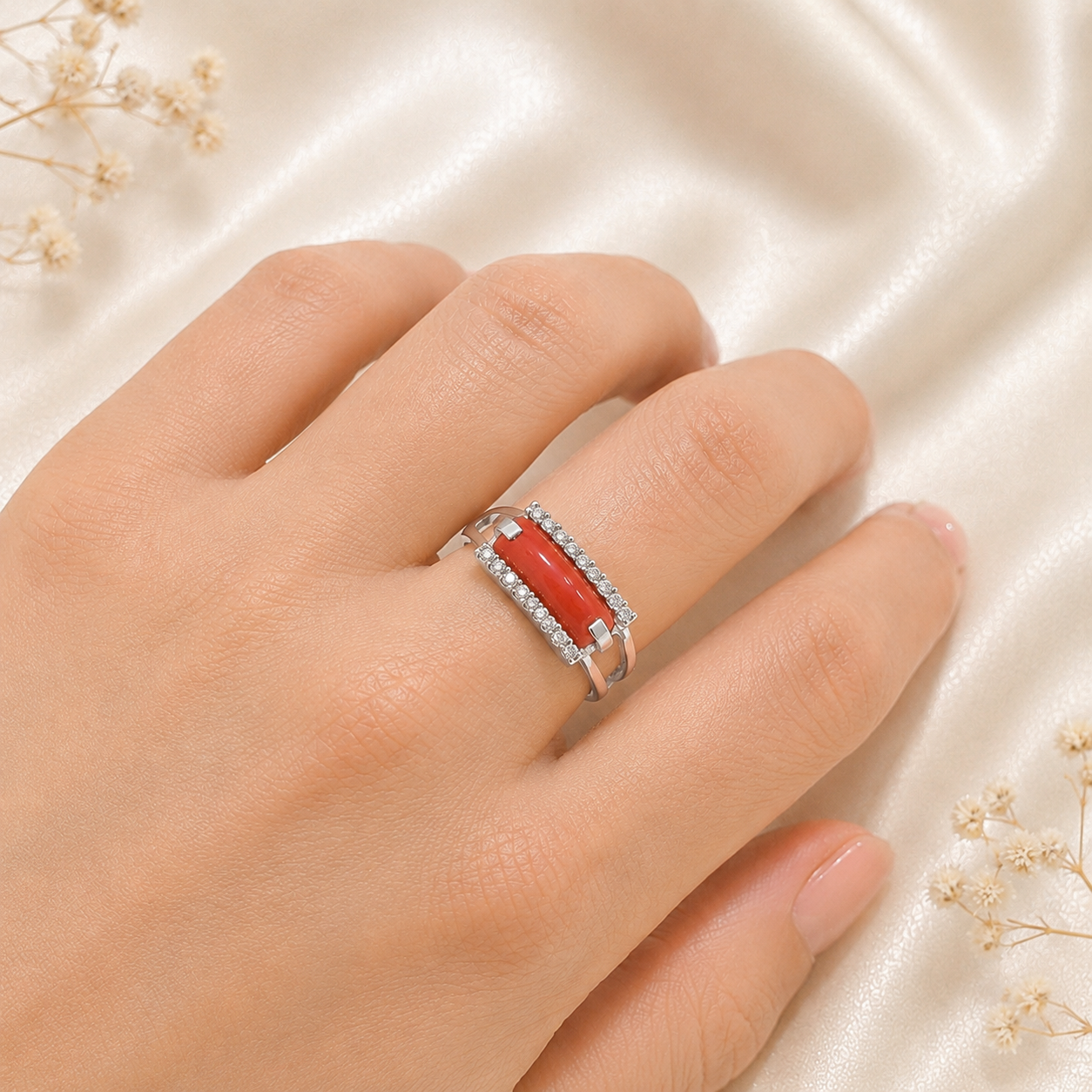 Anello da donna indossato in Argento 925 rodiato con Corallo Rosso Naturale del Mediterraneo e pavé di zirconi bianchi.