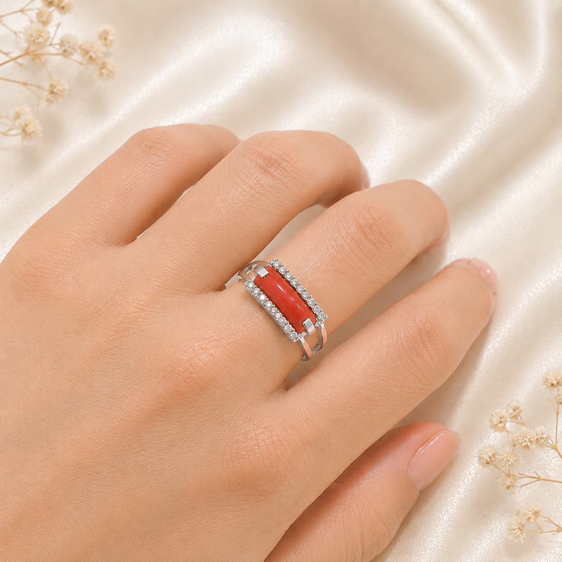 Anello da donna indossato in Argento 925 rodiato con Corallo Rosso Naturale del Mediterraneo e pavé di zirconi bianchi.