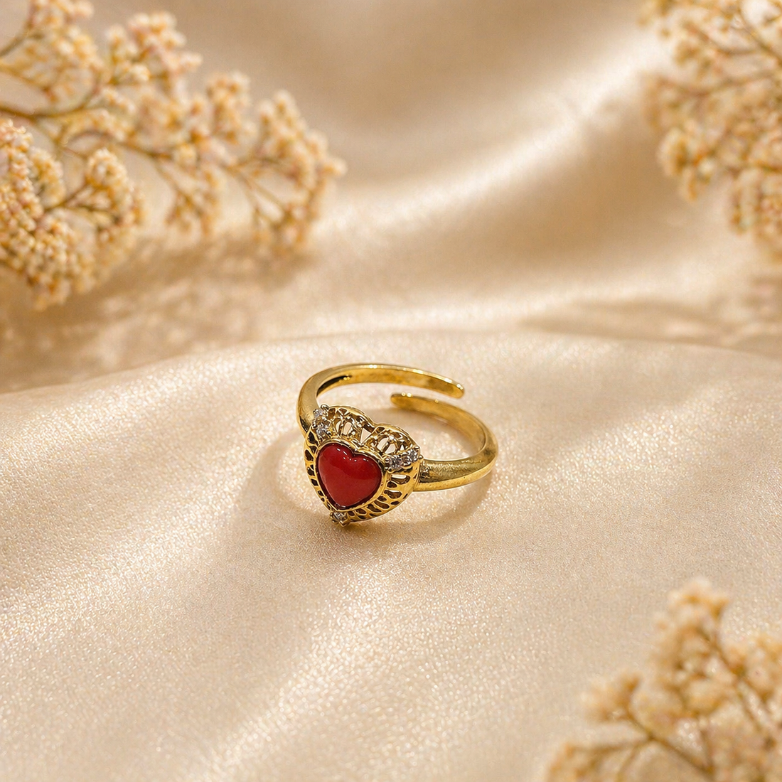 Anello artigianale in Argento 925 regolabile con cuore in corallo rosso naturale del Mediterraneo e zirconi, Made in Italy.