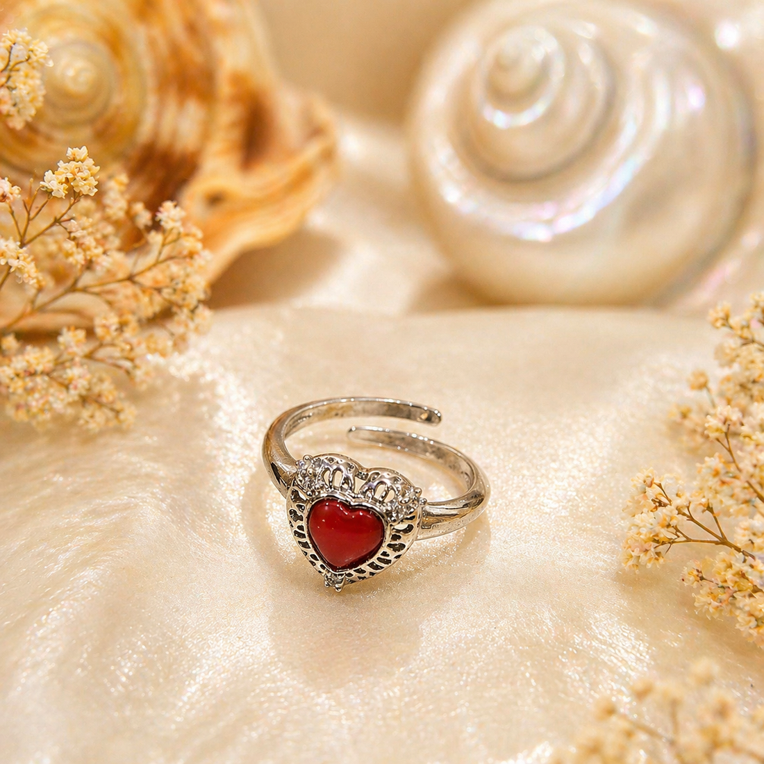 Anello artigianale in Argento 925 regolabile con cuore in corallo rosso naturale del Mediterraneo e zirconi, Made in Italy.
