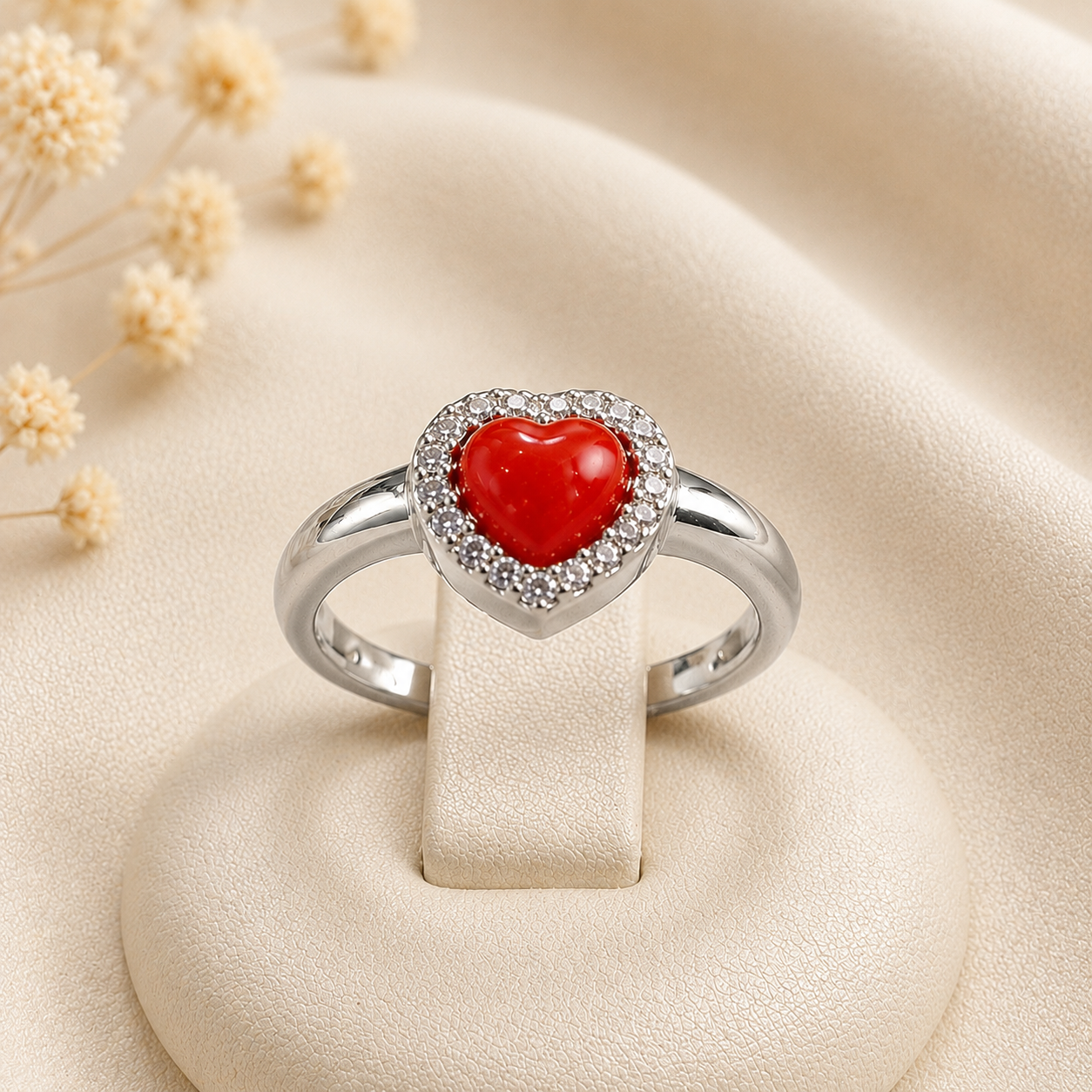 Anello da donna in Argento 925 regolabile con cuore in Corallo Rosso Naturale del Mediterraneo e zirconi bianchi, realizzato artigianalmente in Italia.