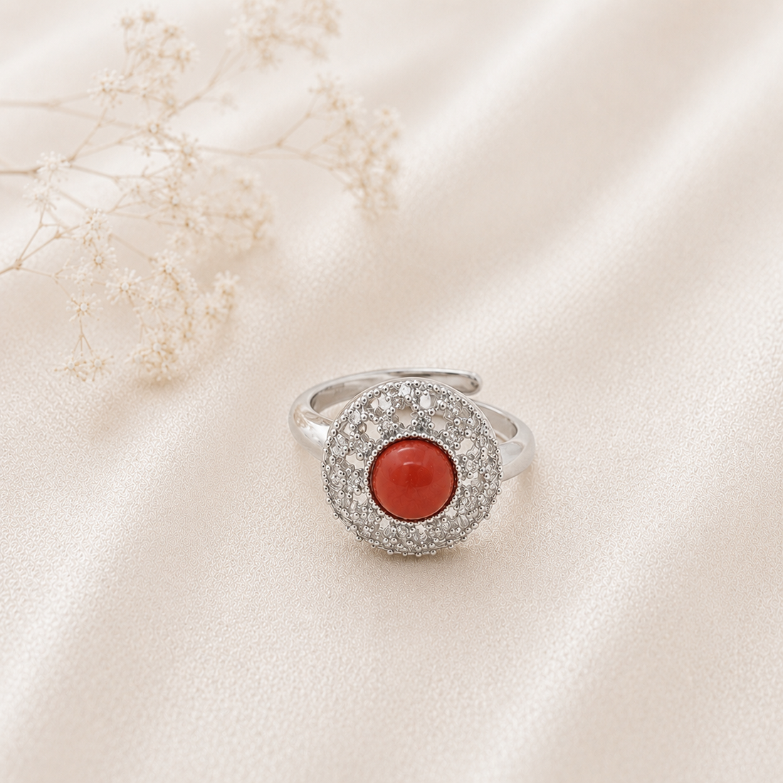 Anello Supreme da donna in Argento 925 regolabile con corallo rosso naturale del Mediterraneo, realizzato artigianalmente in Italia.