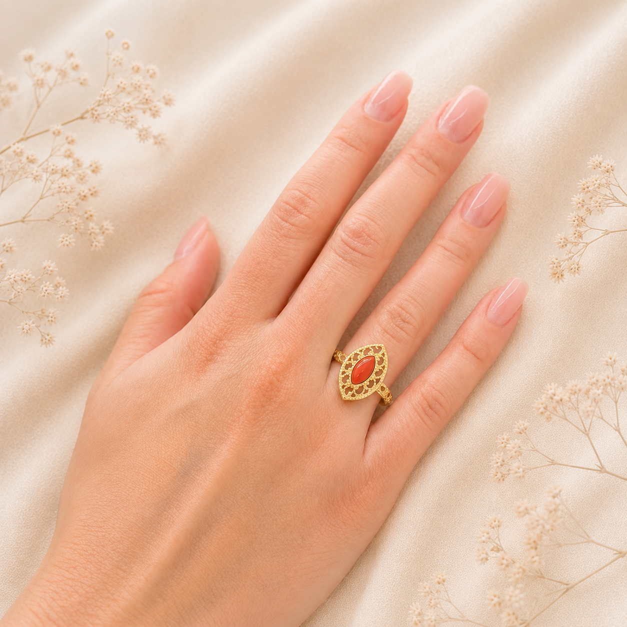 Anello Imperial da donna indossato in Argento 925 placcato oro con cabochon a navetta di Corallo Rosso Naturale del Mediterraneo e montatura traforata.