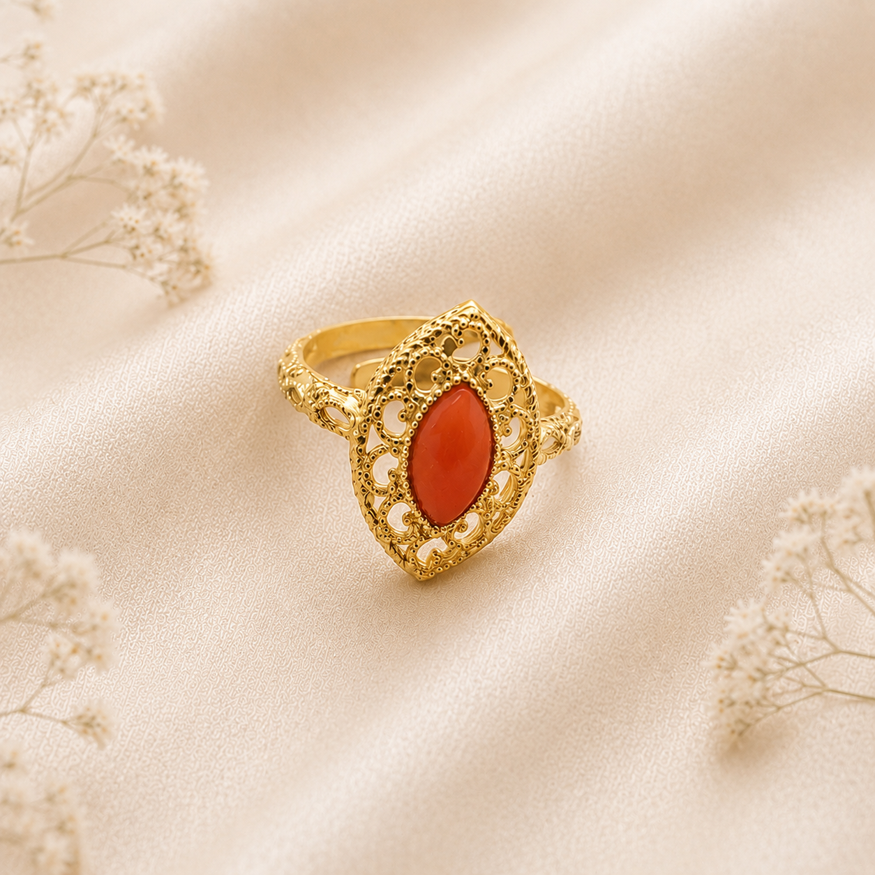 Anello Imperial in Argento 925 placcato oro con cabochon a navetta di Corallo Rosso Naturale del Mediterraneo e raffinata lavorazione traforata.