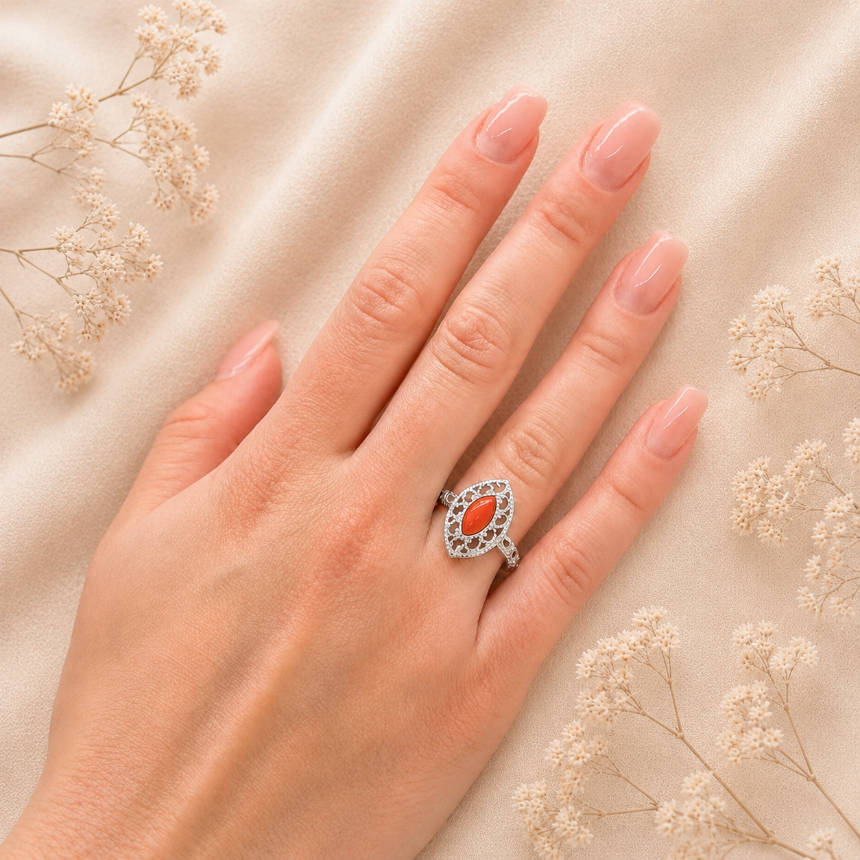 Anello Imperial da donna indossato in Argento 925 rodiato con cabochon a navetta di Corallo Rosso Naturale del Mediterraneo e montatura traforata.