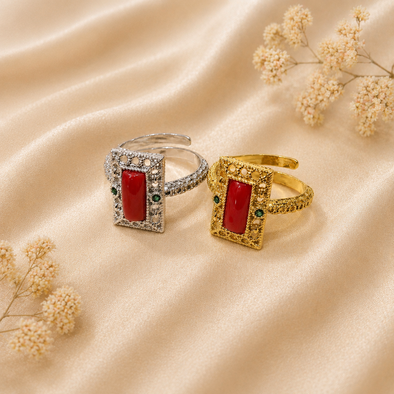 Anello Imperial da donna in Argento 925 disponibile in finitura placcata oro e rodiata con fascetta di Corallo Rosso Naturale del Mediterraneo, zirconi verdi e montatura traforata.