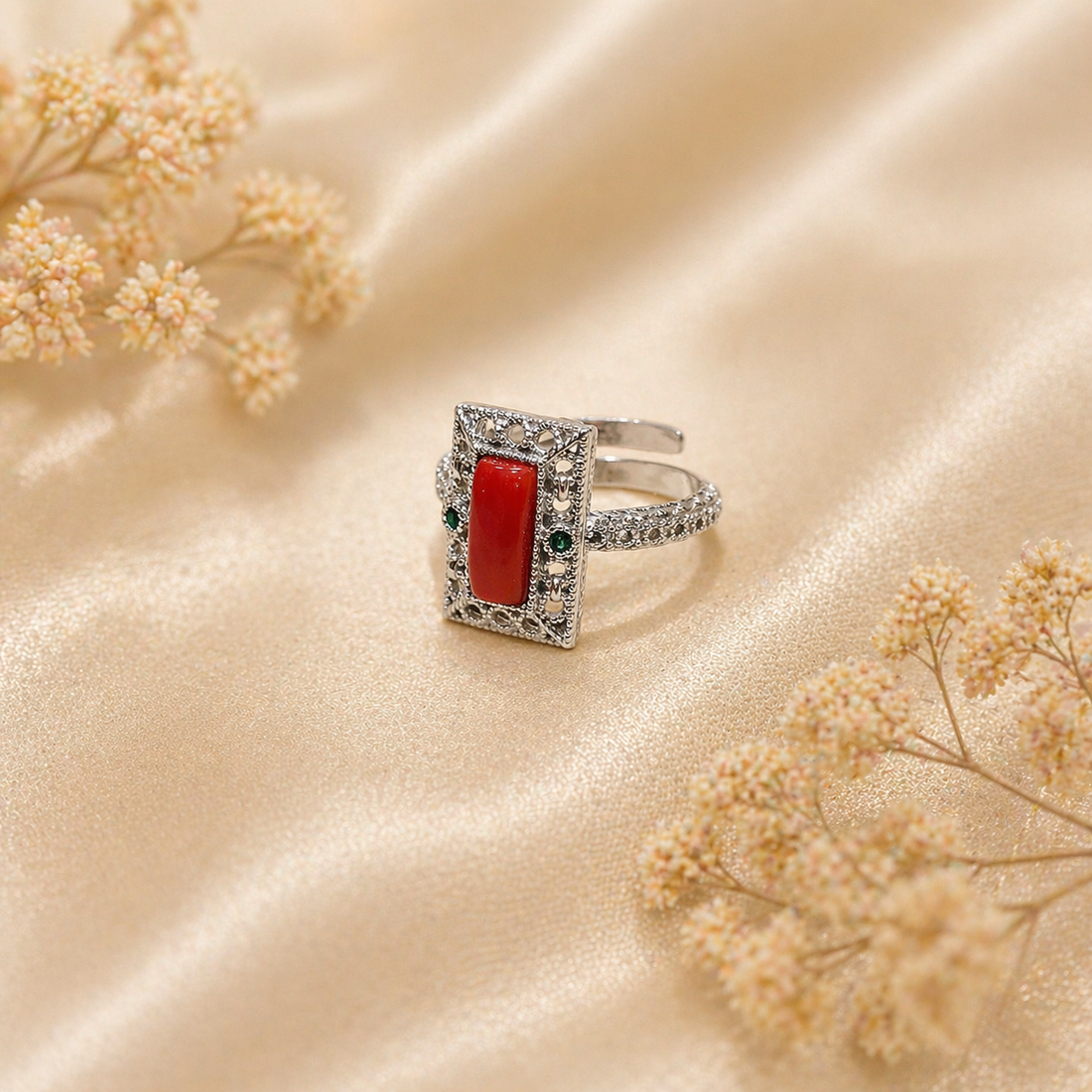 Anello Imperial in Argento 925 rodiato con fascetta di Corallo Rosso Naturale del Mediterraneo, zirconi verdi e raffinata montatura traforata.