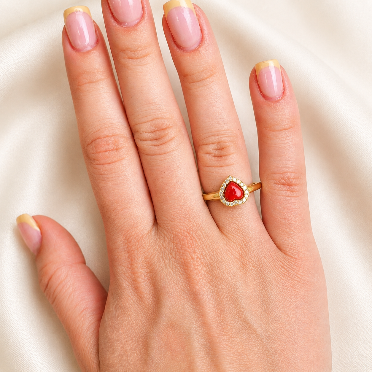 Anello Passion da donna in Argento 925 regolabile con cuore in Corallo Rosso Naturale del Mediterraneo e zirconi bianchi, realizzato artigianalmente in Italia.