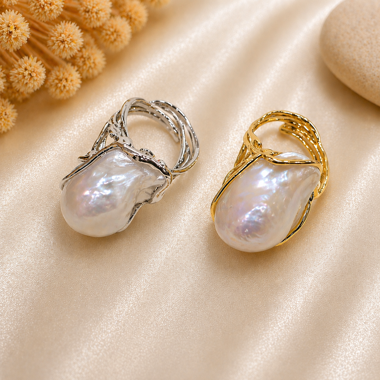Anello regolabile in Argento 925 con Perla Barocca Naturale d'Acqua Dolce disponibile in finitura dorata e rodiata