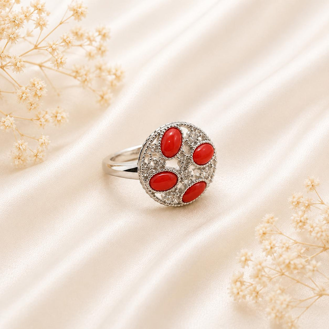 Anello Splendid in Argento 925 rodiato con quattro cabochon di Corallo Rosso Naturale del Mediterraneo, zirconi e misura regolabile.