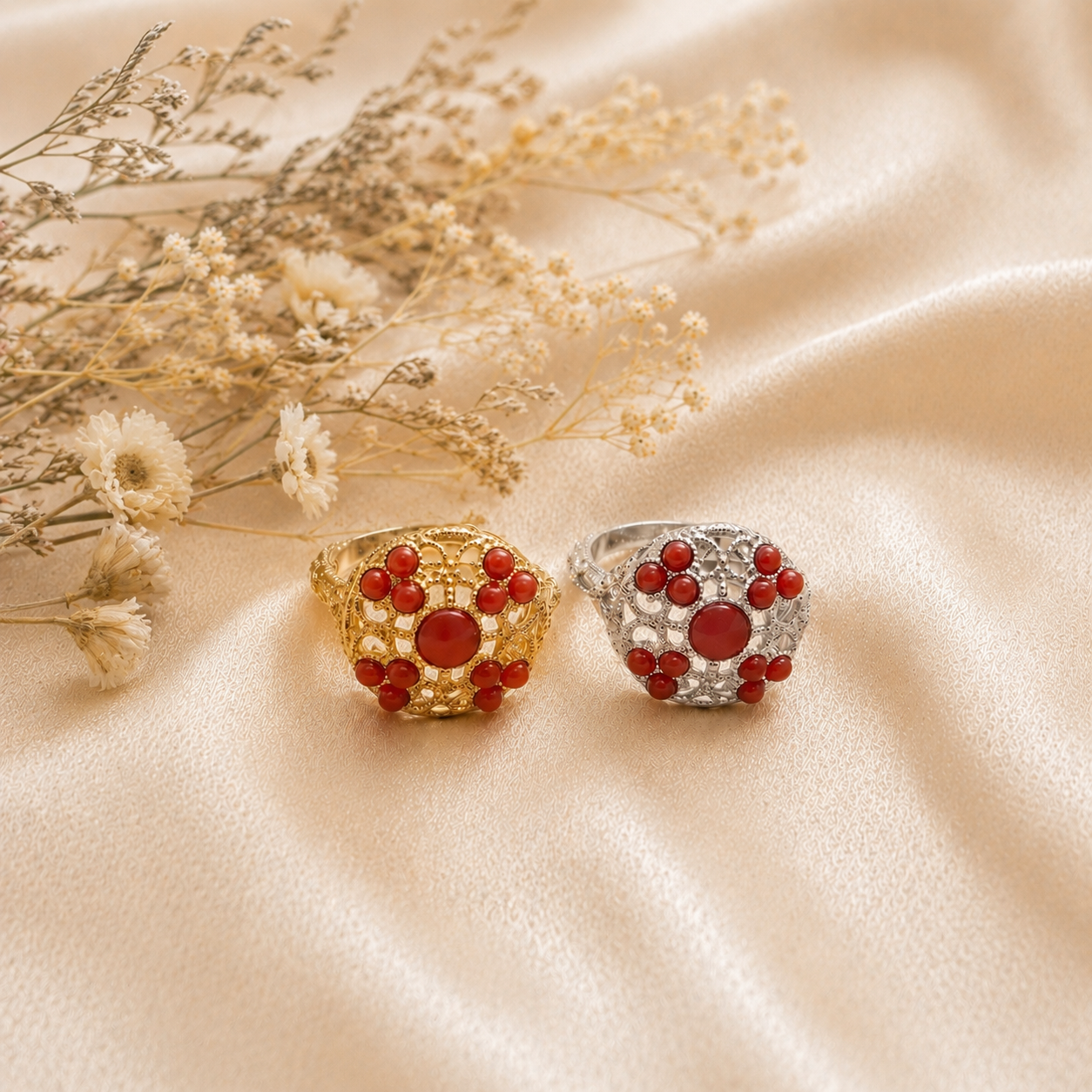 Anello Supreme da donna in Argento 925 regolabile con corallo rosso naturale del Mediterraneo, disponibile nelle finiture rodiata e placcata oro, realizzato artigianalmente in Italia.