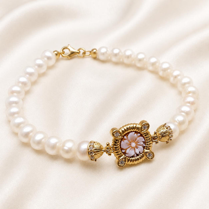Bracciale Agerola in Argento 925 placcato oro con Cammeo Fiore 5 Petali, perle naturali da 6 mm e zirconi bianchi