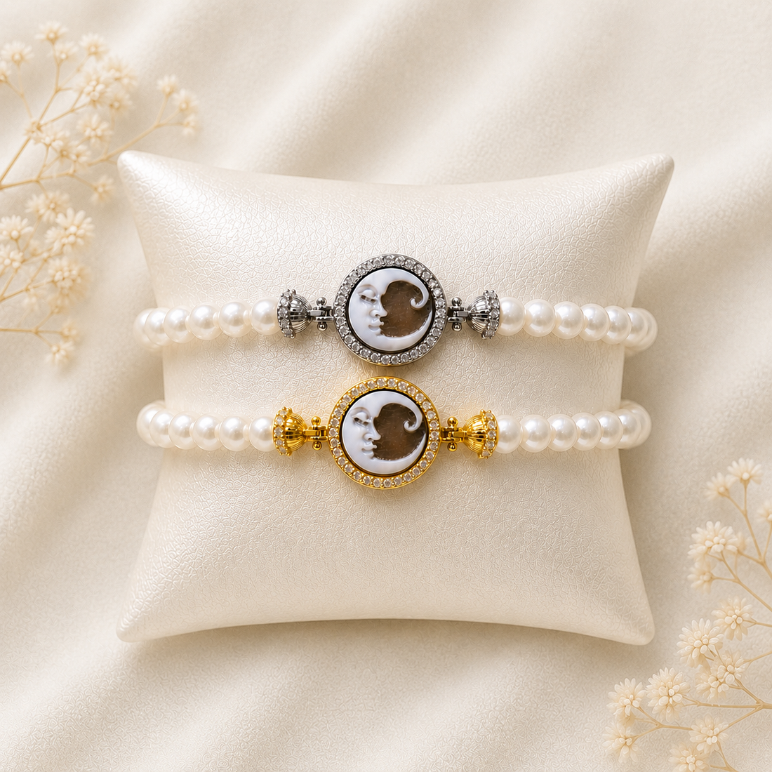 Bracciale Sorrento in Argento 925 con Cammeo Luna, perle naturali da 6 mm e zirconi bianchi disponibile nelle finiture placcata oro e rodiata