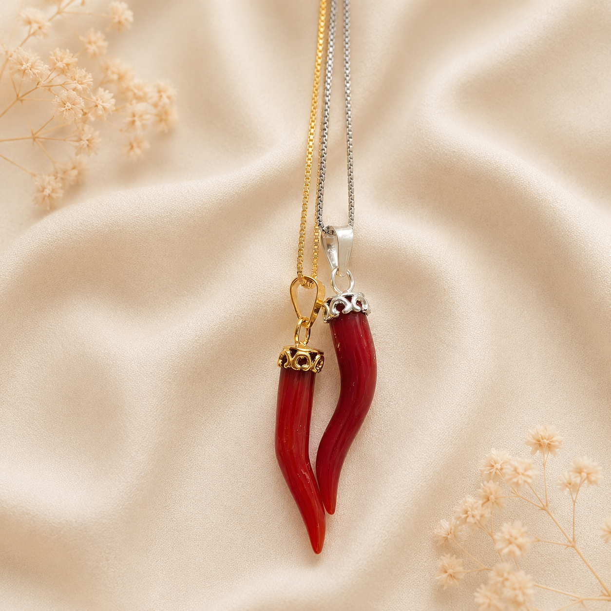 Collana unisex in Argento 925 con autentico corno di Corallo Rosso Naturale del Mediterraneo, disponibile in finitura placcata oro e rodiata
