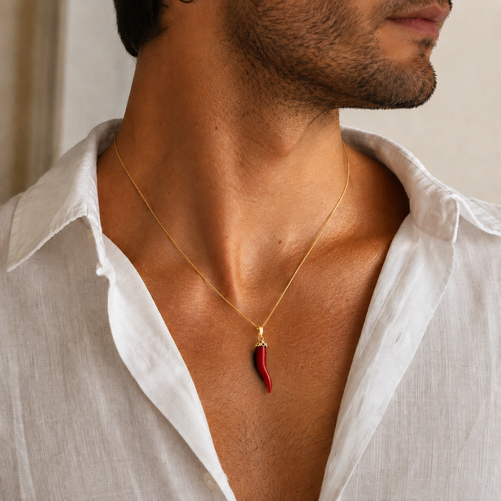 Collana unisex in Argento 925 placcato oro con autentico corno di Corallo Rosso Naturale del Mediterraneo e catenina veneziana da 45 cm
