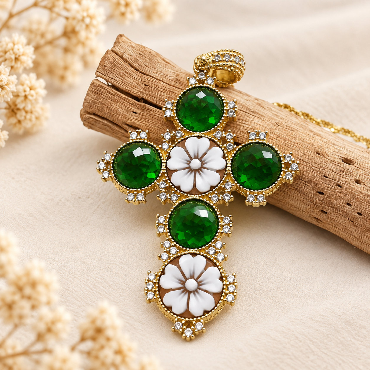 Croce religiosa in Argento 925 dorato con cammei floreali artigianali e zirconi verdi sfaccettati.