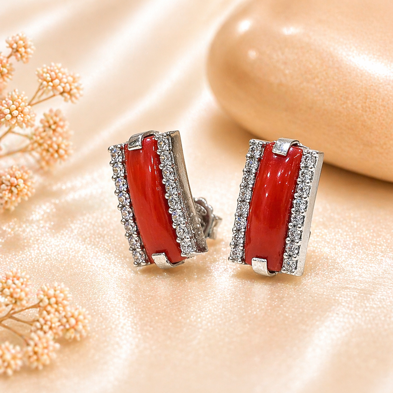 Orecchini in Corallo Rosso Naturale del Mediterraneo con zirconi e montatura in Argento 925 rodiato