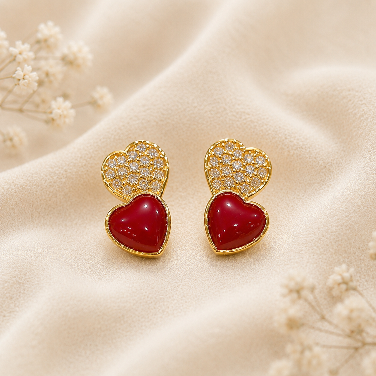 Orecchini My Love in Argento 925 placcato oro con cuore di Corallo Rosso Naturale del Mediterraneo e cuore con pavé di zirconi bianchi.