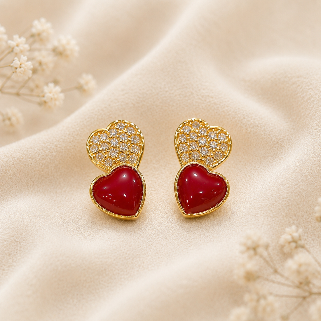 Orecchini My Love in Argento 925 placcato oro con cuore di Corallo Rosso Naturale del Mediterraneo e cuore con pavé di zirconi bianchi.