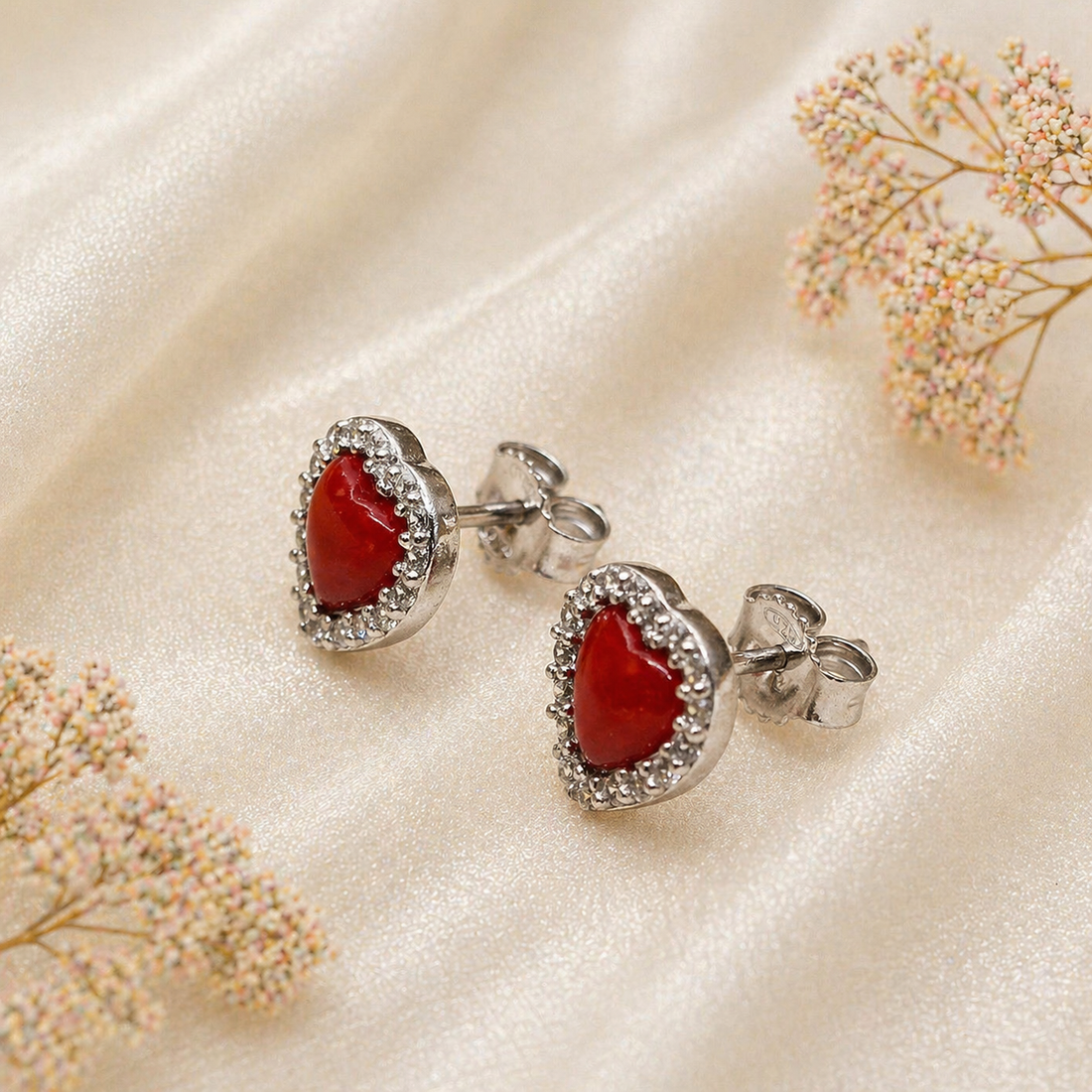 Orecchini Passion rodiati in Argento 925 con cuore di Corallo Rosso Naturale e zirconi bianchi