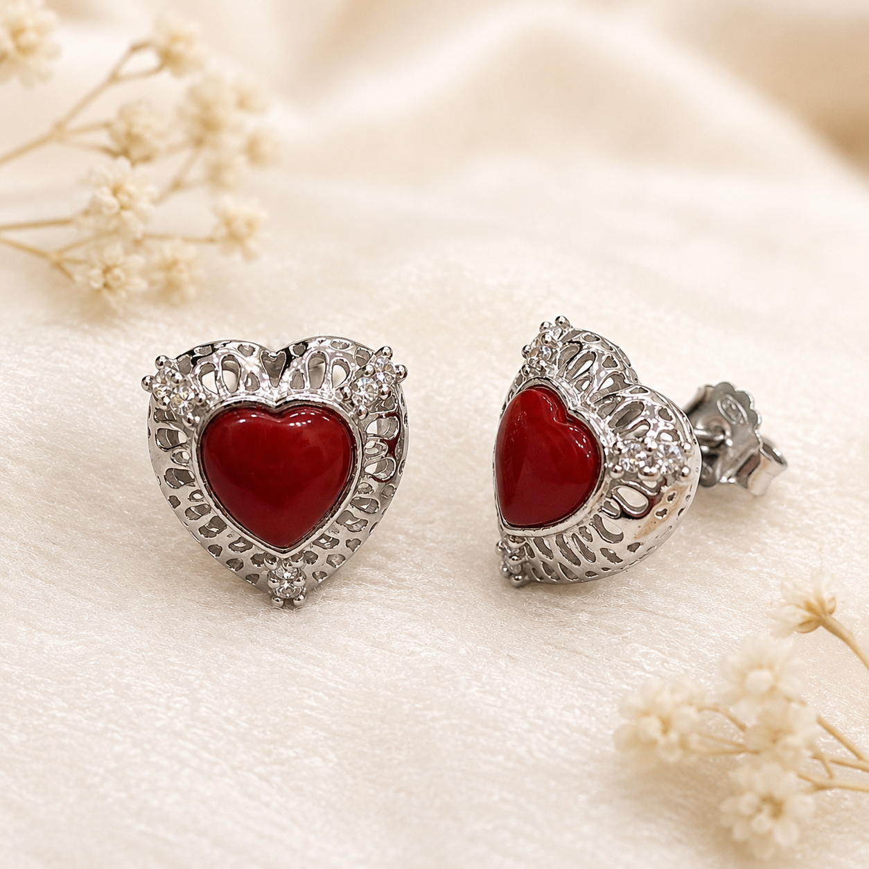 Orecchini Passion in Argento 925 rodiato con cuore di Corallo Rosso Naturale del Mediterraneo e zirconi bianchi