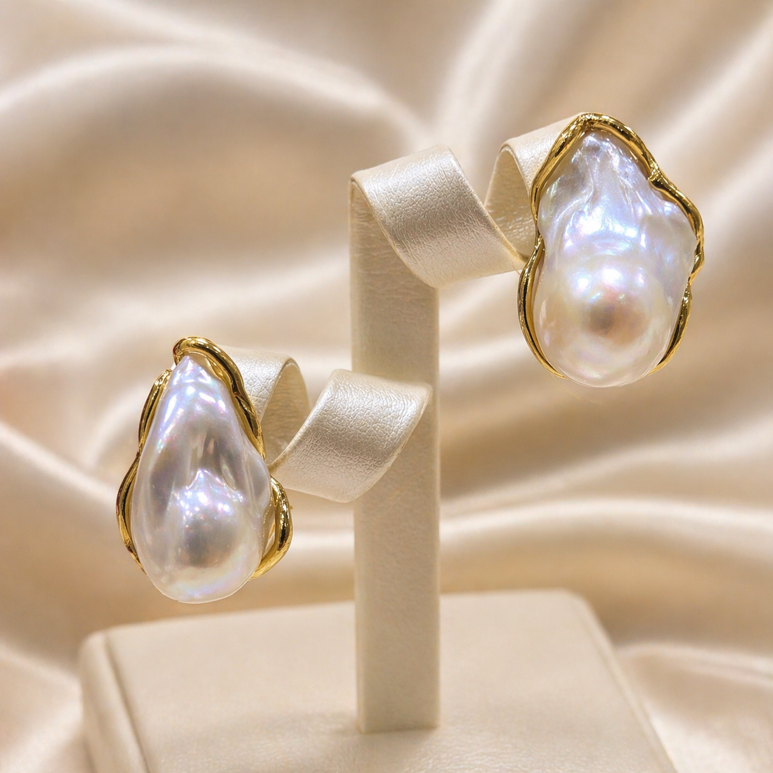 Orecchini in Argento 925 placcato oro con Perle Barocche Naturali d'Acqua Dolce e lavorazione artigianale