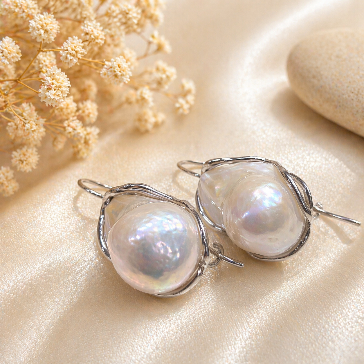Orecchini in Argento 925 rodiato con Perle Barocche Naturali d'Acqua Dolce e lavorazione artigianale