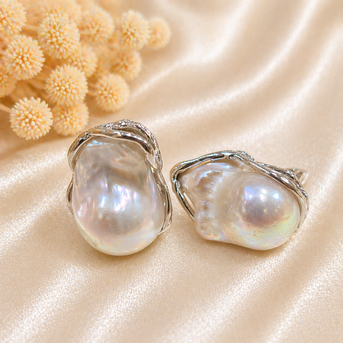Orecchini in Argento 925 rodiato con Perle Barocche Naturali d'Acqua Dolce e lavorazione artigianale