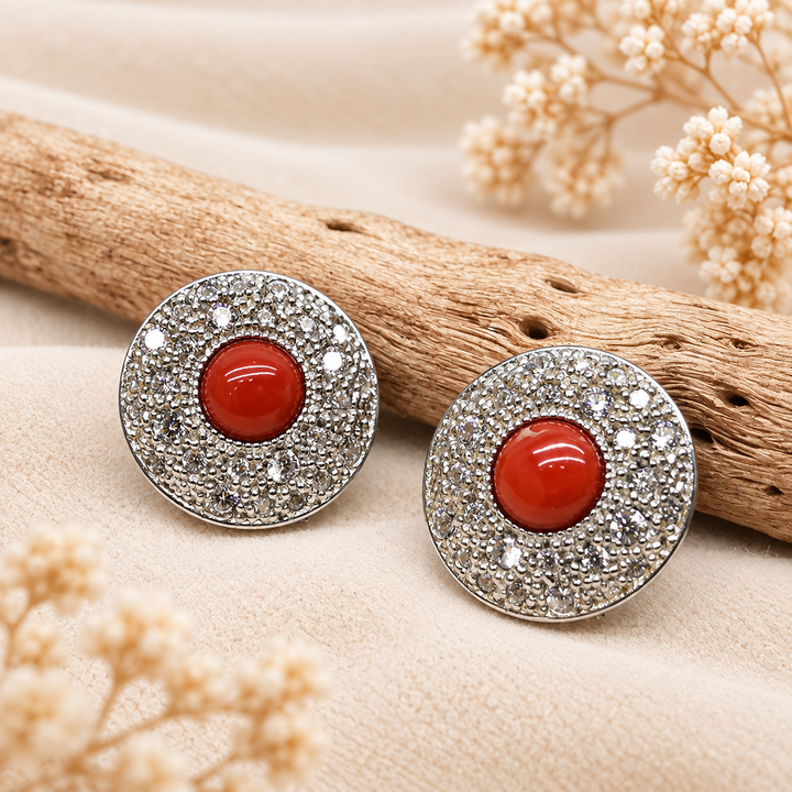 Orecchini a toppa in Argento 925 rodiato con pavé di zirconi e cabochon tondo in Corallo Rosso Naturale del Mediterraneo, vista frontale