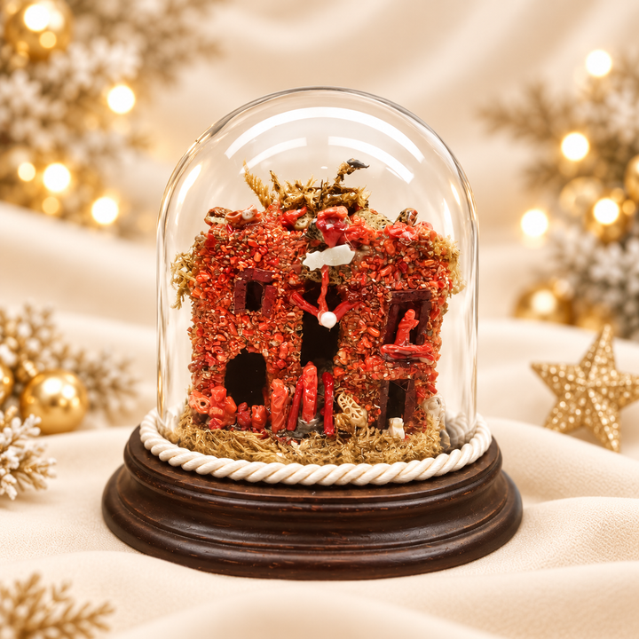 Presepe artigianale in Corallo Rosso Naturale del Mediterraneo con Natività e pastorelli incisi a mano, cupola in vetro e base in legno